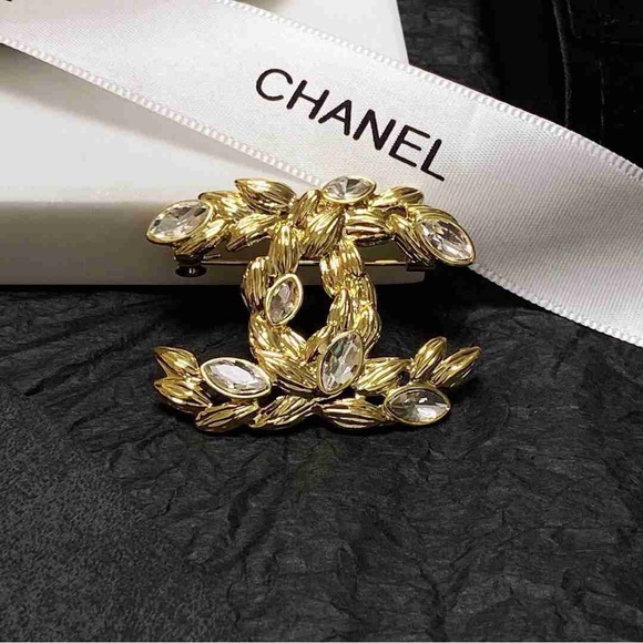 Chanel Women's Versatile Brooch - Picture 6 of 6